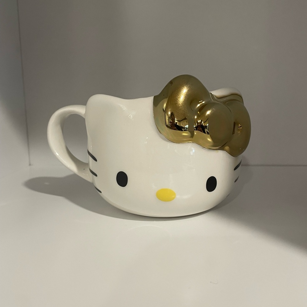 Hello Kitty White and Gold Mug